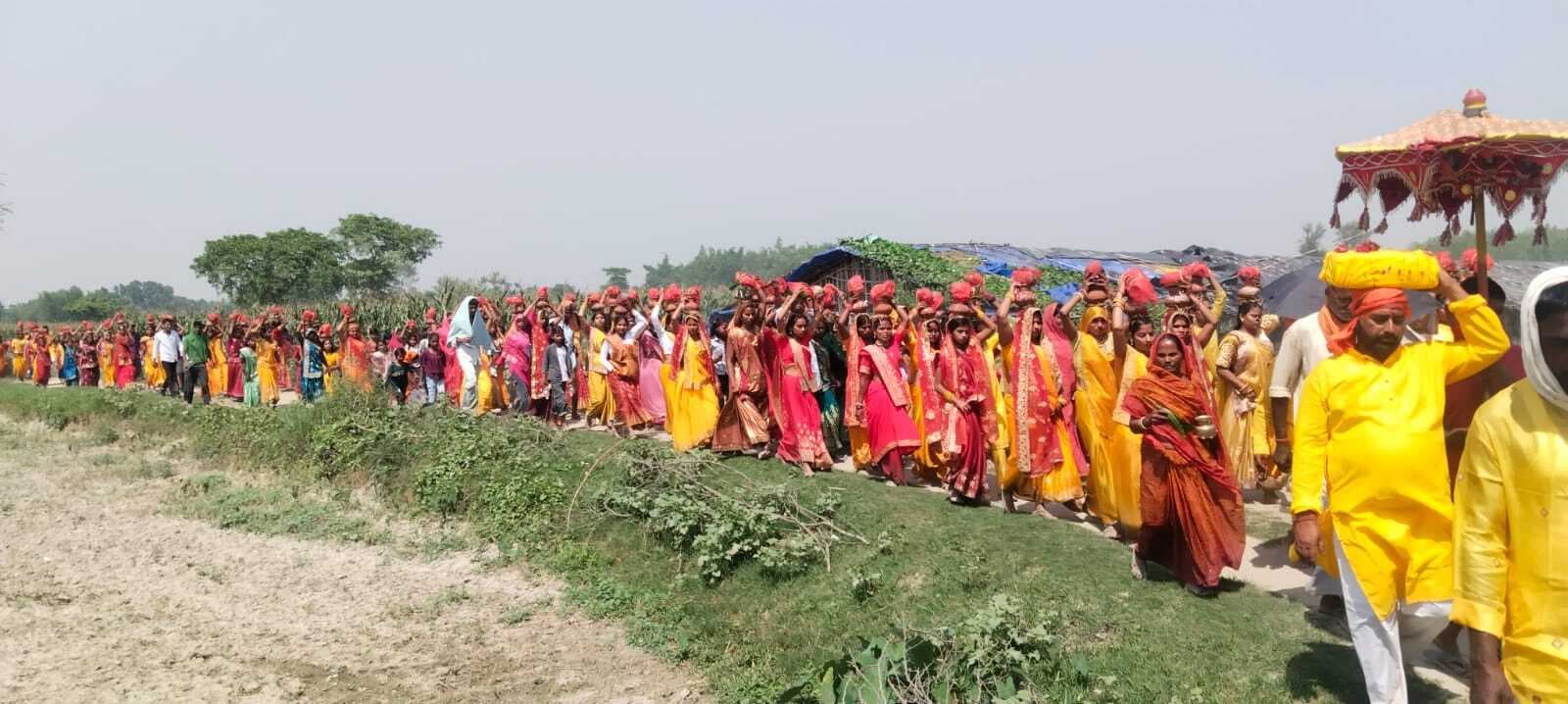 श्रीमद भागवत कथा शुभारंभ को लेकर निकली कलश यात्रा