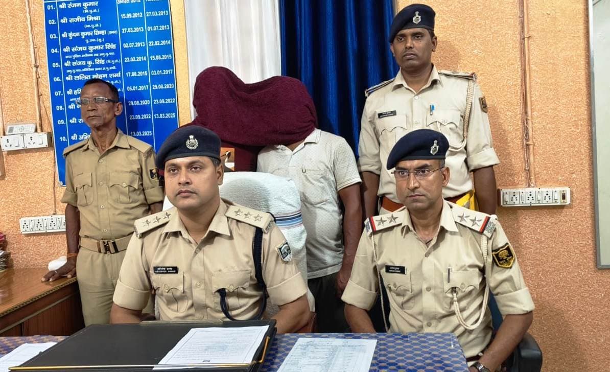 बरियारपुर में 15 पिस्टल व 30 मैगजीन के साथ दो हथियार तस्कर गिरफ्तार