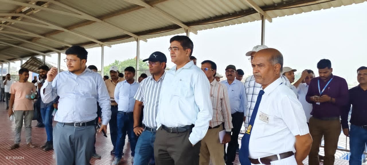 डीआरएम ने अमृत भारत स्टेशन योजना के अंतर्गत चल रहे विकास कार्यों की प्रगति का लिया जायजा