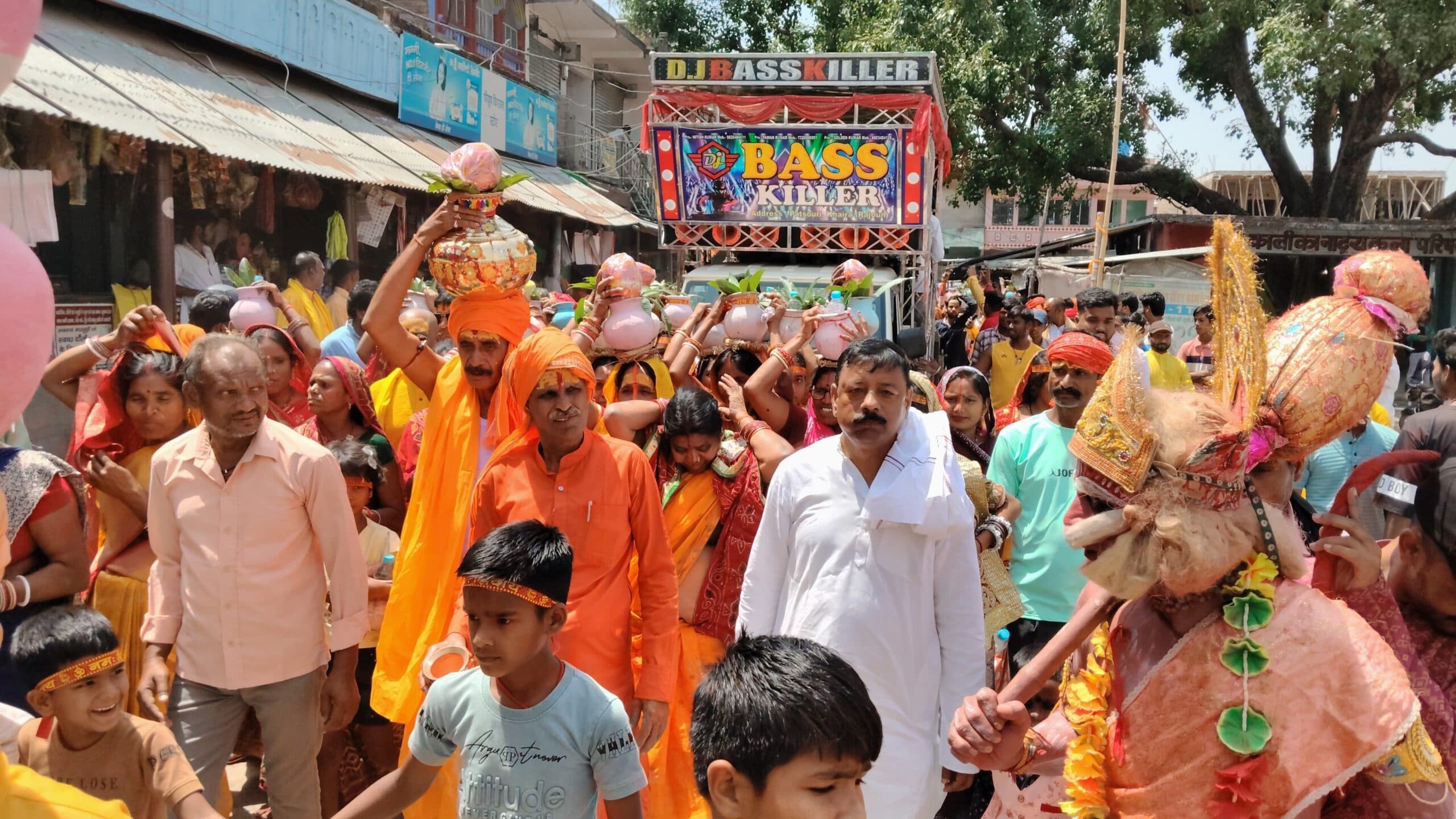 बामदेव में कलश शोभायात्रा के साथ महारुद्र यज्ञ हुआ प्रारंभ