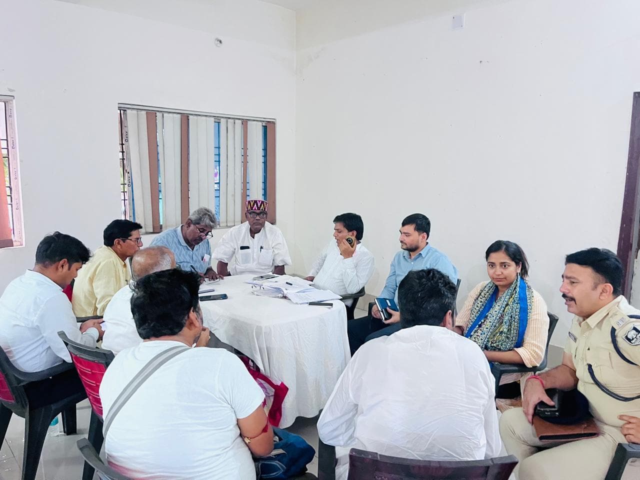 मंदिर प्रबंधन की बैठक में 31 तक बैरिकेडिंग पूरा करने का अल्टीमेटम