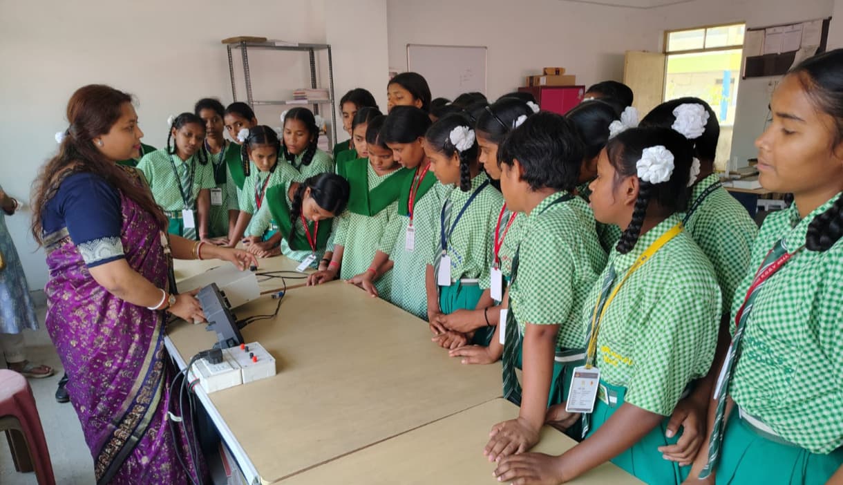 कस्तूरबा की छात्राओं के लिए तकनीकी जागरूकता भ्रमण का आयोजन