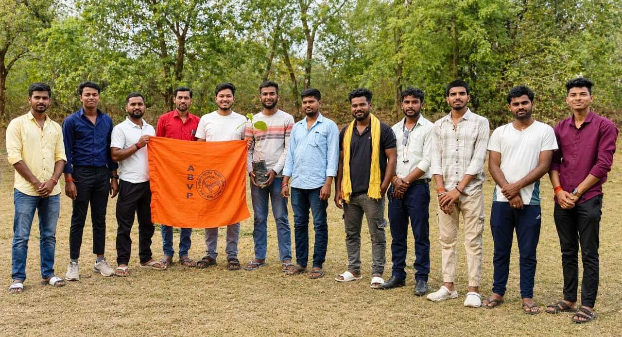 विश्व पृथ्वी दिवस पर पर्यावरण संरक्षण का लिया संकल्प