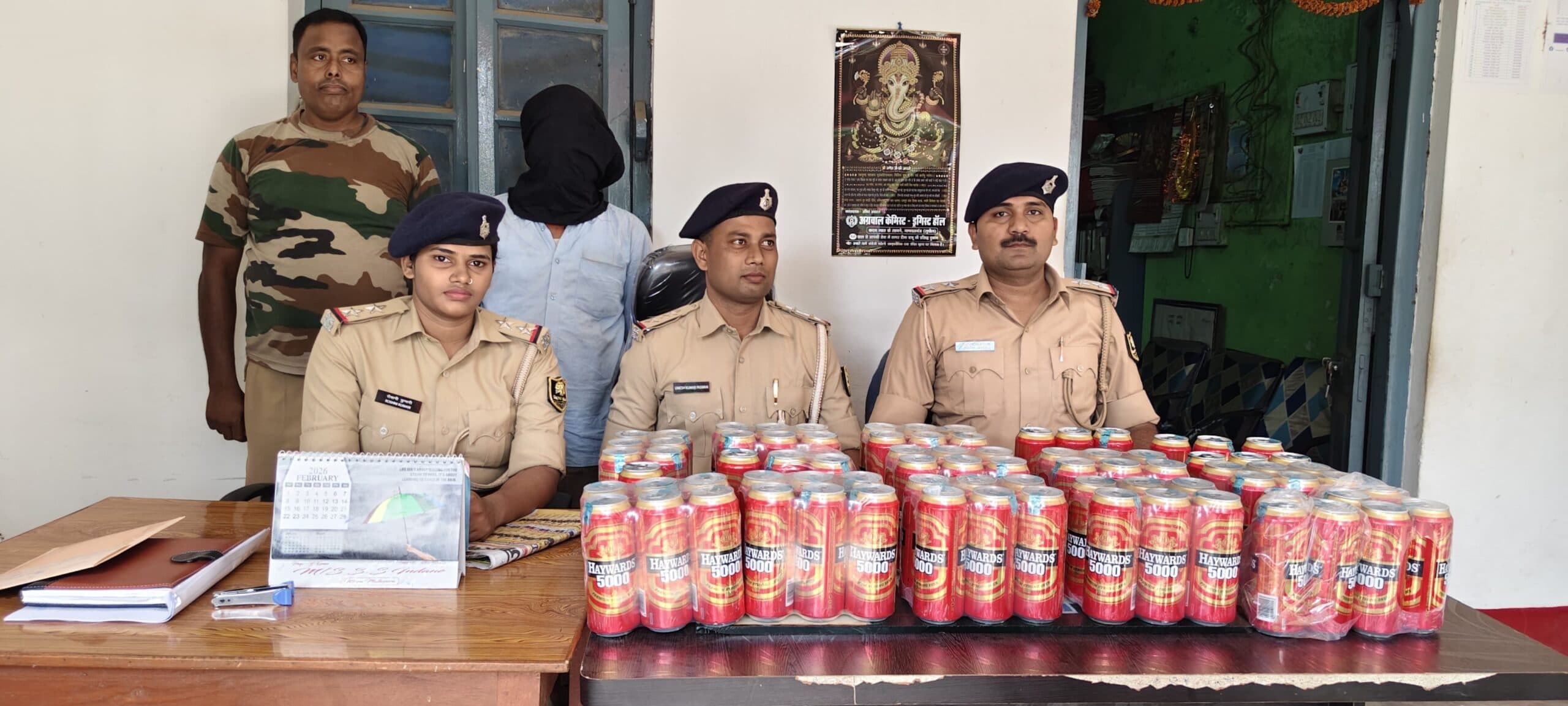 384 बोतल बीयर के साथ तस्कर गिरफ्तार