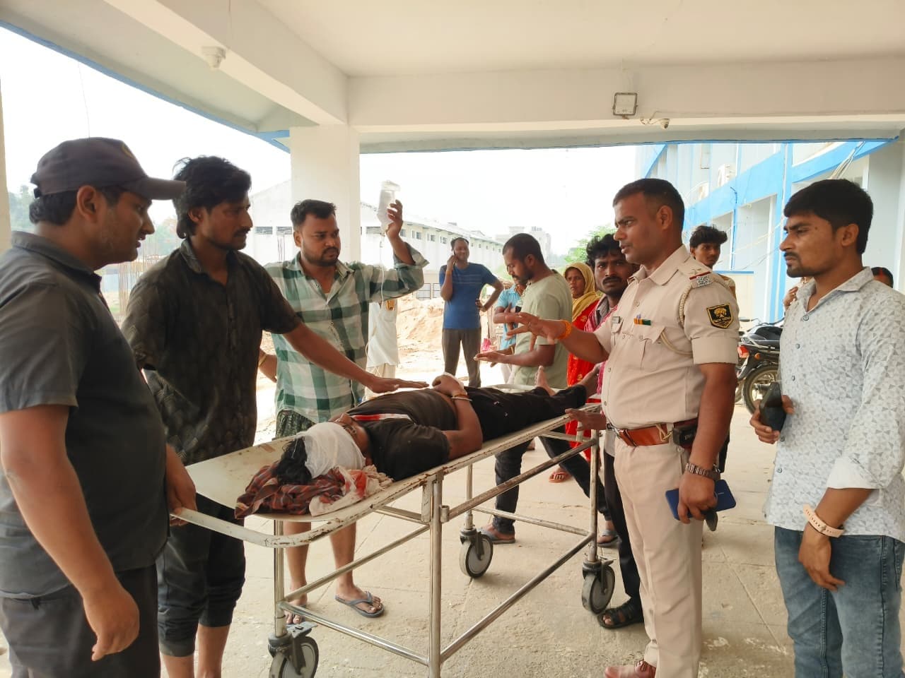 तेज रफ्तार बाइक की चपेट में आने से युवक जख्मी, रेफर