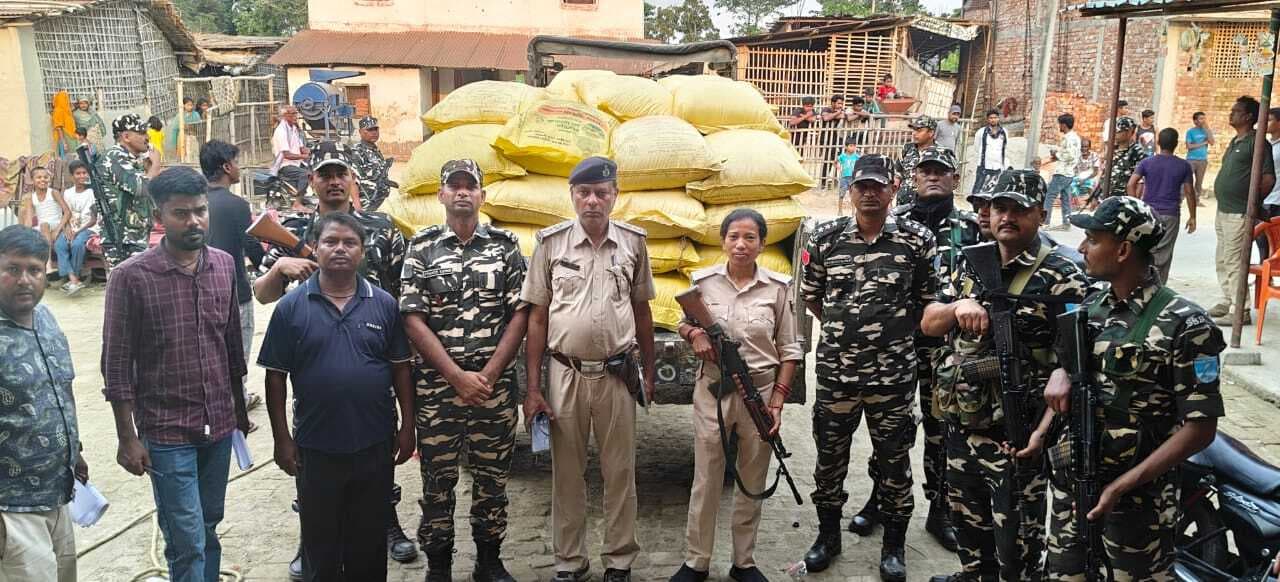 कालाबाजारी का 77 बोरा यूरिया जब्त