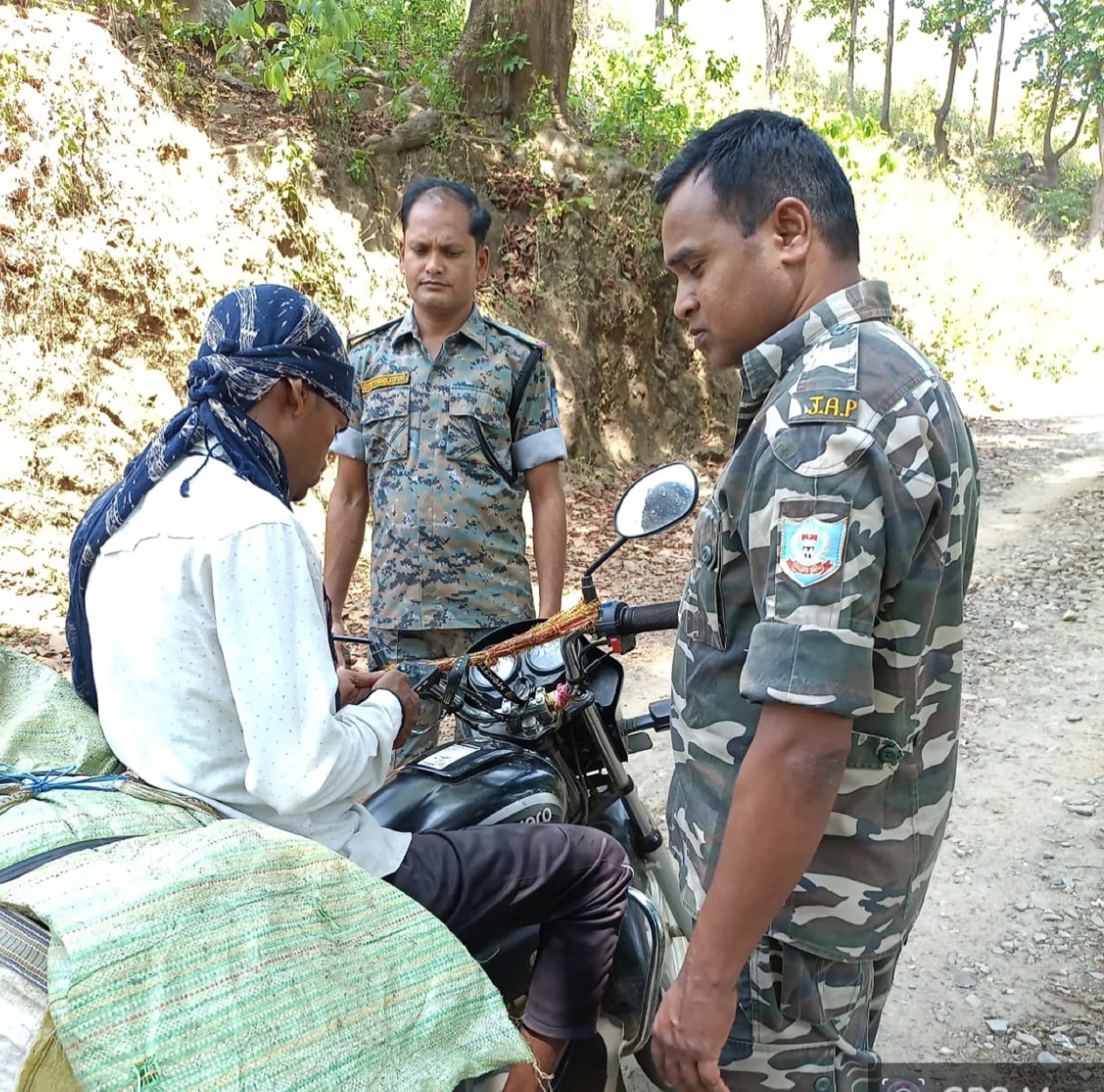 Bokaro News :बंगाल चुनाव को लेकर सीमावर्ती क्षेत्रों में चौकस रही पुलिस