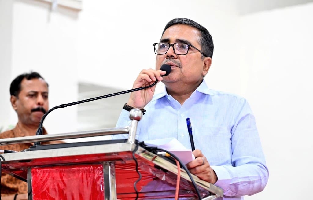 Bokaro News : आयोग के एसओपी का अक्षरशः करें अनुपालन : डीसी