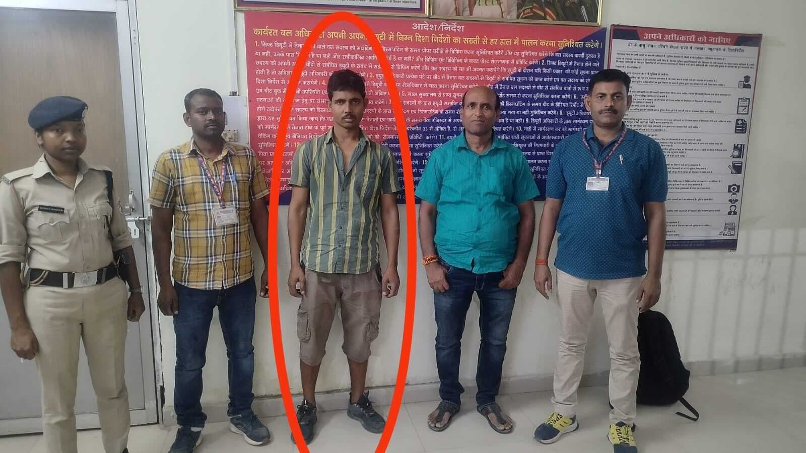 आरपीएफ ने गूंगे युवक को परिजनों से मिलाया