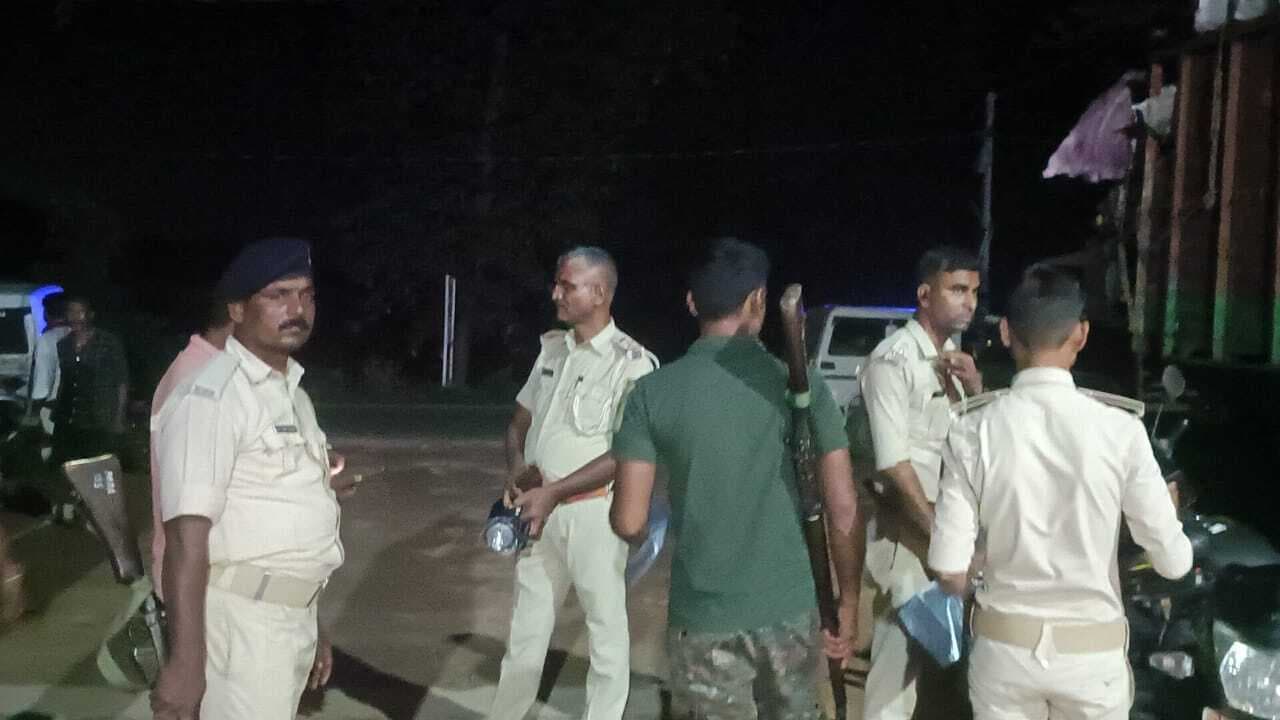 धर्मकांटा के छत पर फंदे से लटका मिला युवक का शव, प्रेम-प्रसंग में आत्महत्या की आशंका