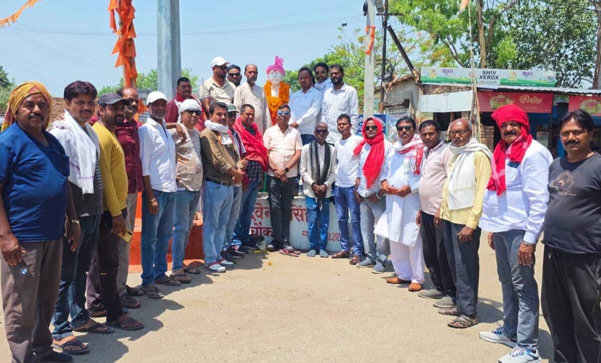 मजदूर नेता बाबू देवेंद्र सिंह की पुण्यतिथि पर सभा की