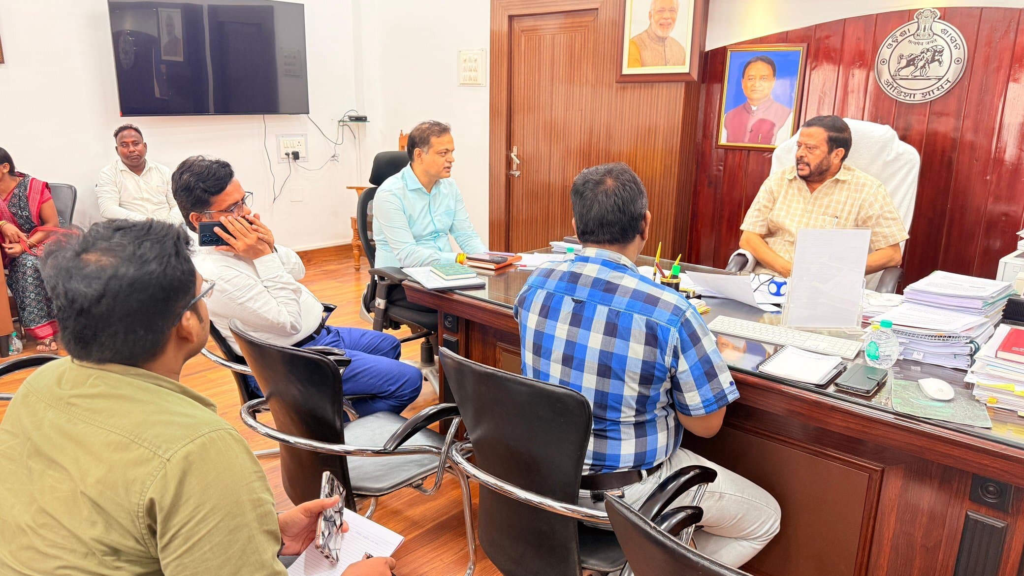 Jharsuguda News: समयसीमा में काम पूरा न करनेवाले ठेकेदारों का कार्यादेश करें रद्द : सुरेश पुजारी