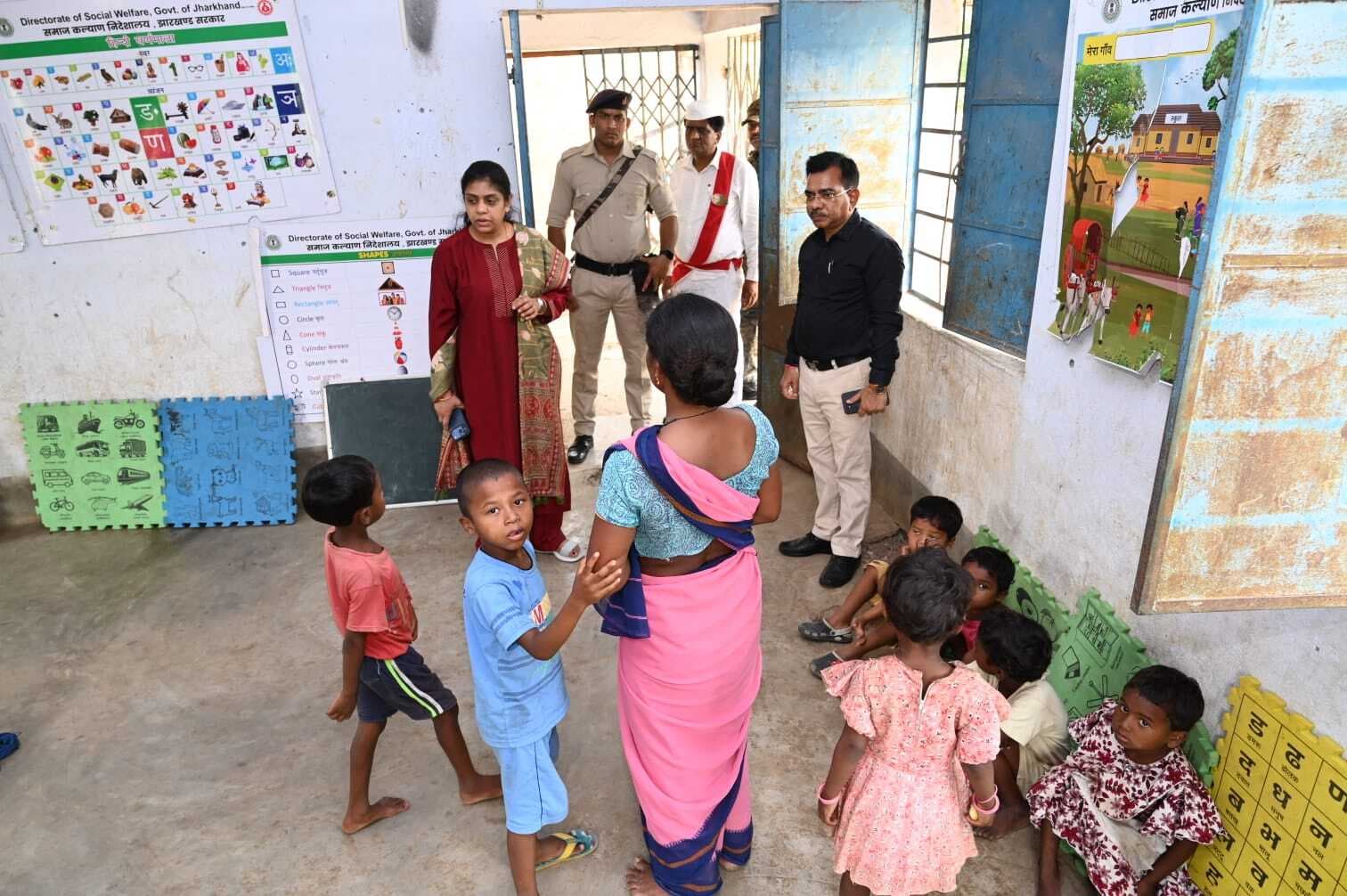 सेविकाएं बच्चों की शिक्षा, पोषण और स्वच्छता पर दें ध्यान : डीसी