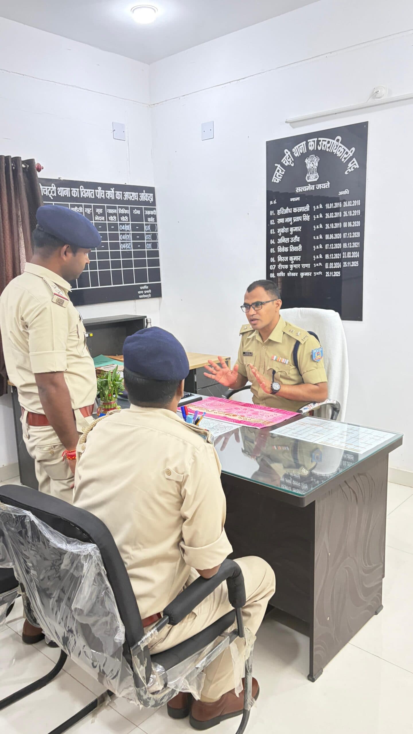 Bokaro News : एसपी ने किया चतरोचट्टी थाना का निरीक्षण