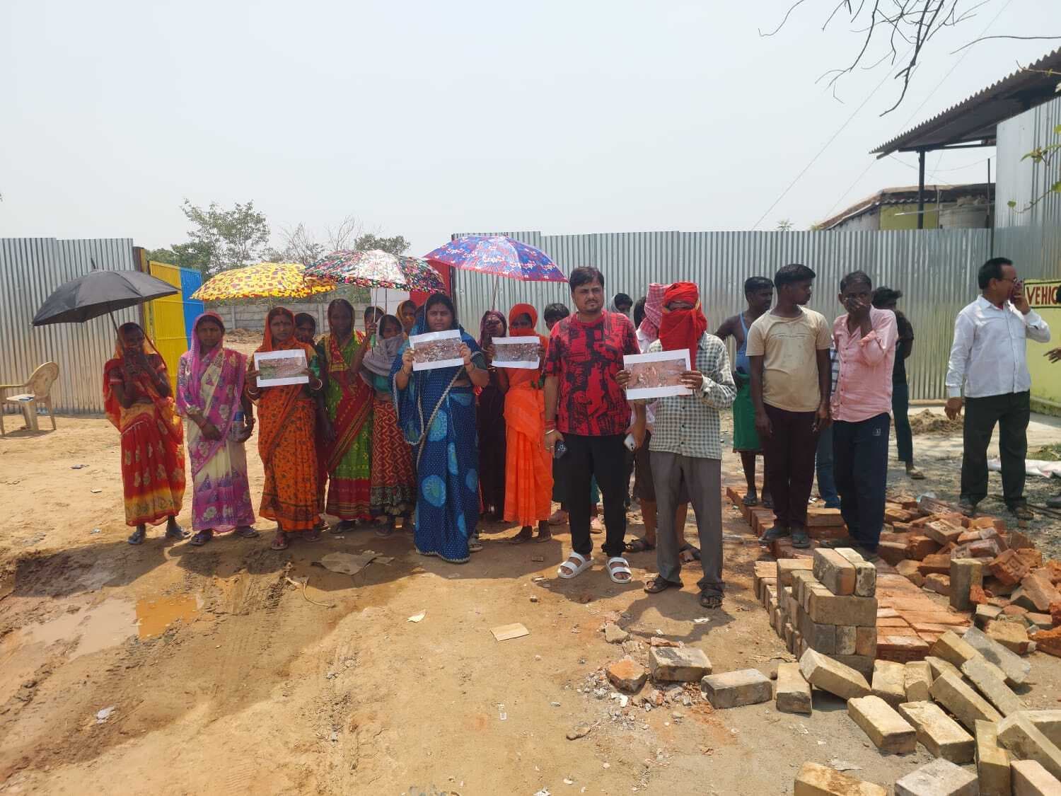 Dhanbad News : बायो मेडिकल वेस्ट प्लांट का ग्रामीणों ने किया विरोध