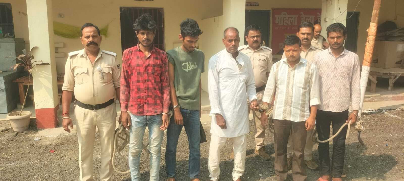 Araria. नरपतगंज पुलिस ने अलग-अलग जगह से छापेमारी कर लूट के दो आरोपी सहित 5 को किया गिरफ्तार