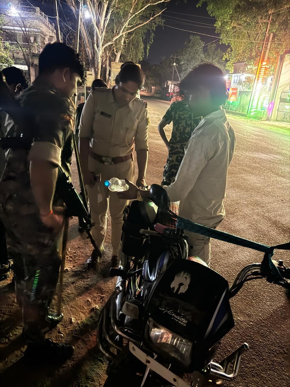 Jamui. गिद्धौर में देर रात वाहन जांच से चालकों में मचा रहा हड़कंप, वसूला गया जुर्माना