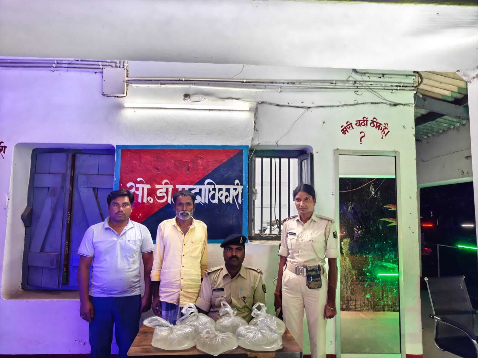 20 लीटर शराब के साथ दो तस्कर गिरफ्तार