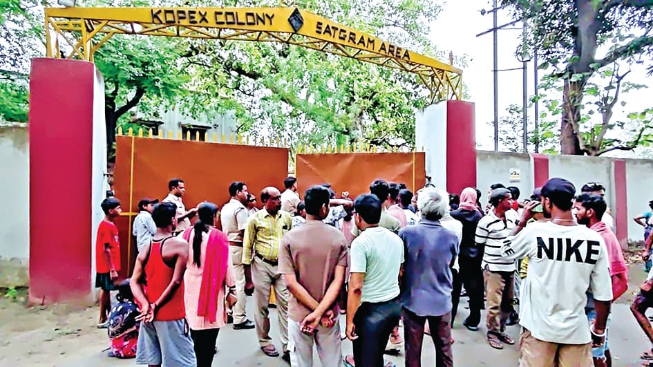 सातग्राम की इसीएल कॉलोनी में छह दिनों से बिजली गुल, अंधेरे में जी रहे 400 परिवार