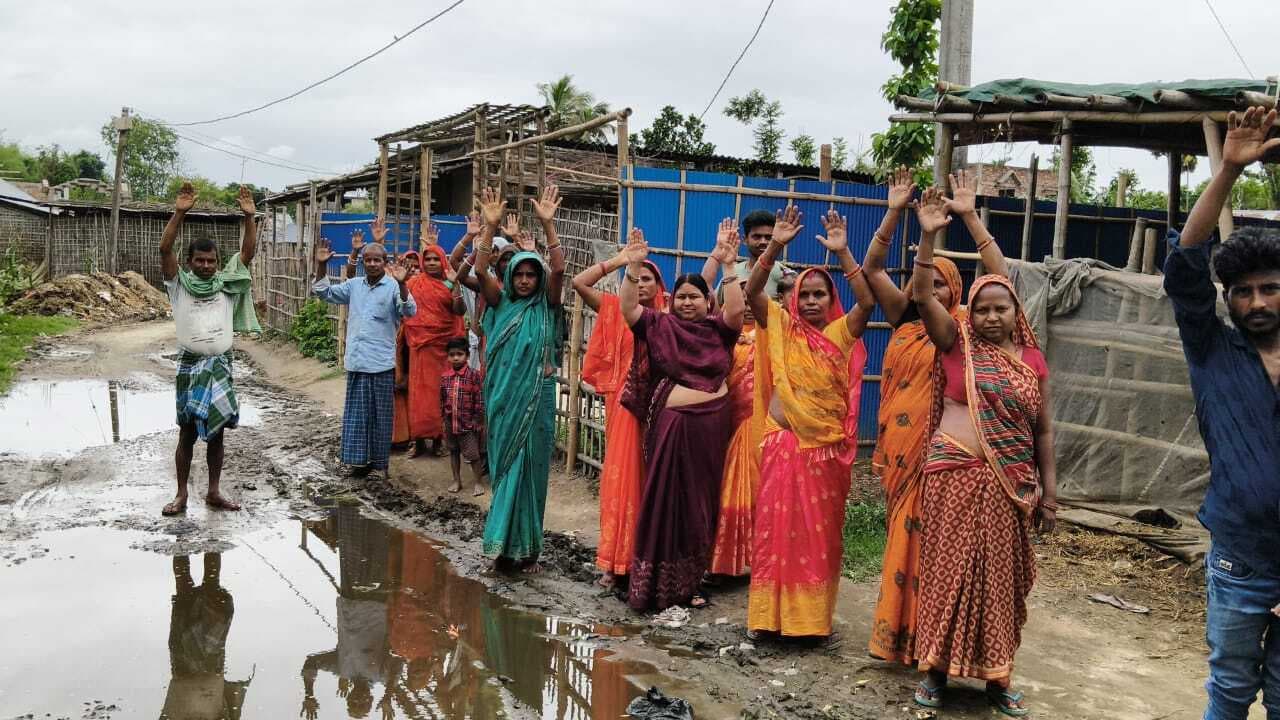 ARARIA एक परिवार ने सड़क निर्माण पर लगाई रोक, ग्रामीण ने किया प्रदर्शन