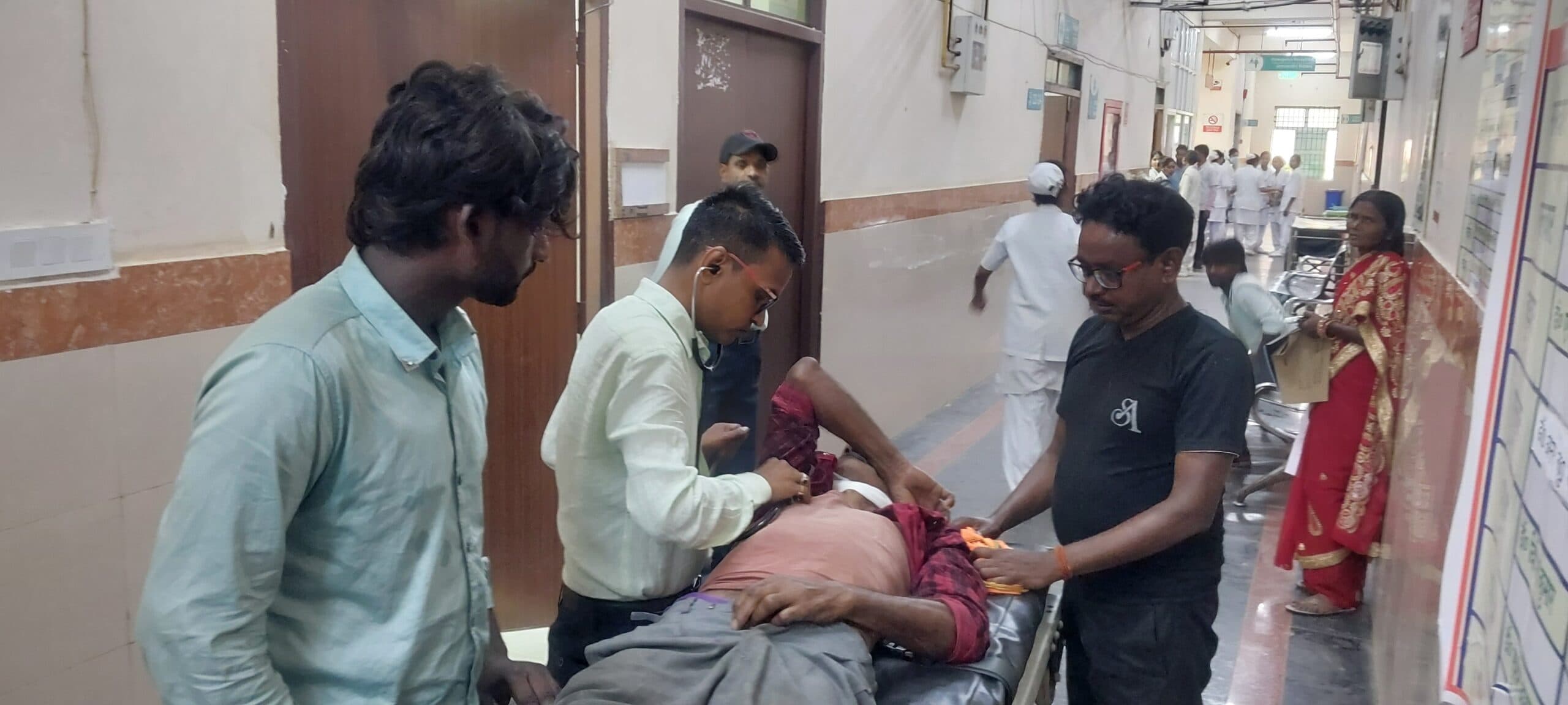 सांड के हमले से बुजुर्ग गंभीर, हालत नाजुक