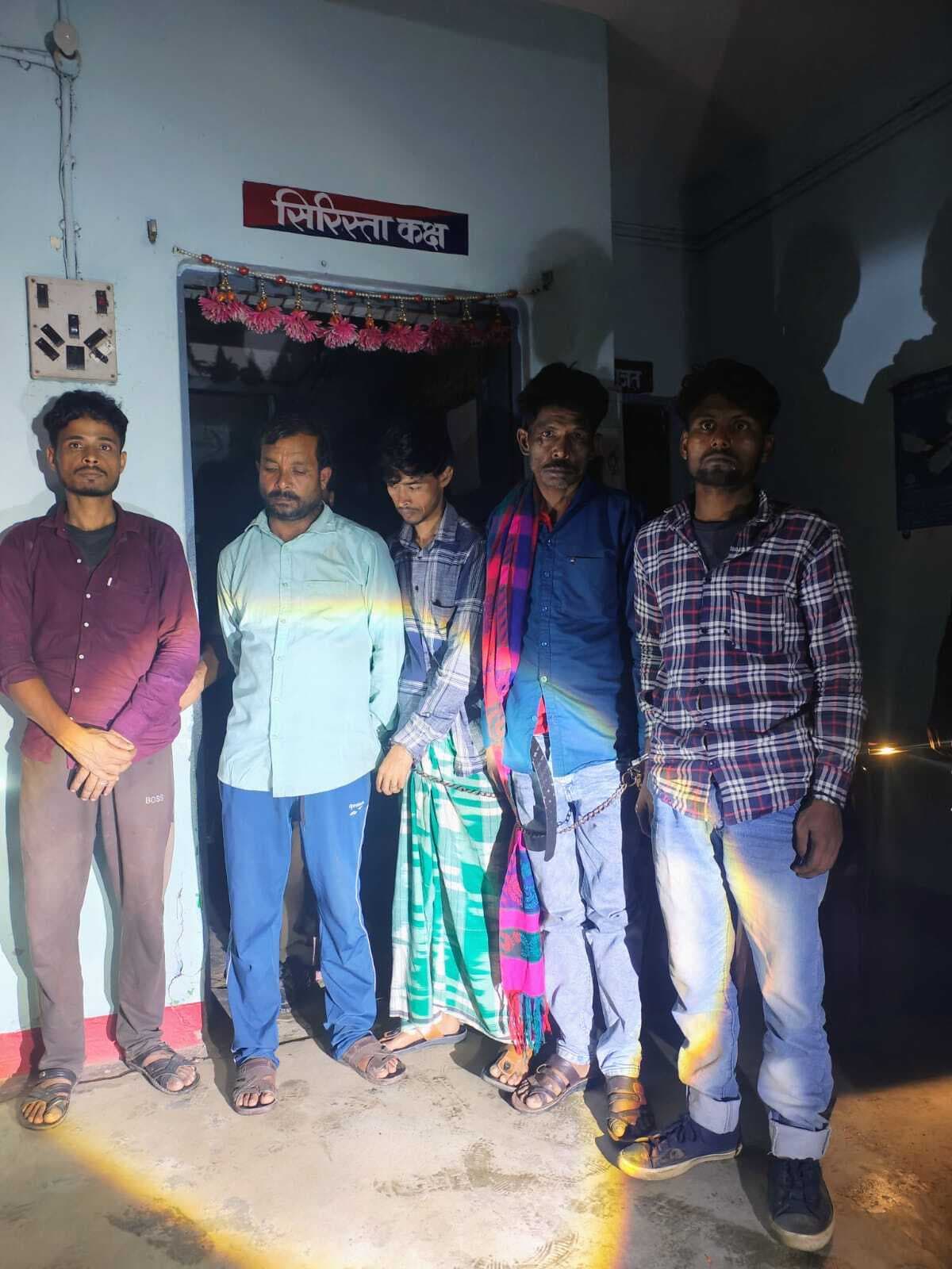 पुलिस ने 38 ग्राम स्मैक के साथ पांच तस्करों को दबोचा