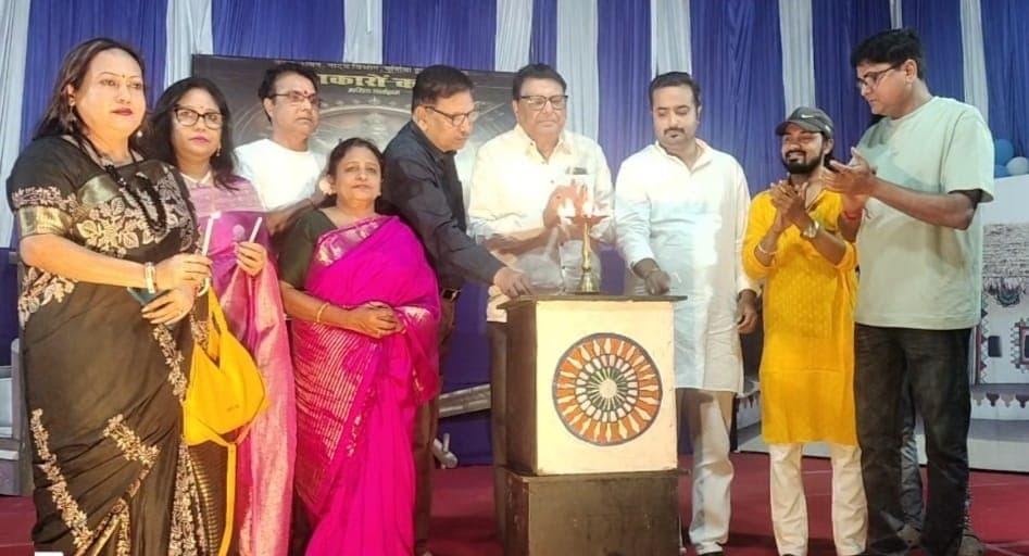 जिले में सांस्कृतिक गतिविधियों को समृद्ध कर रहा है ”कलाकारों का मंच”