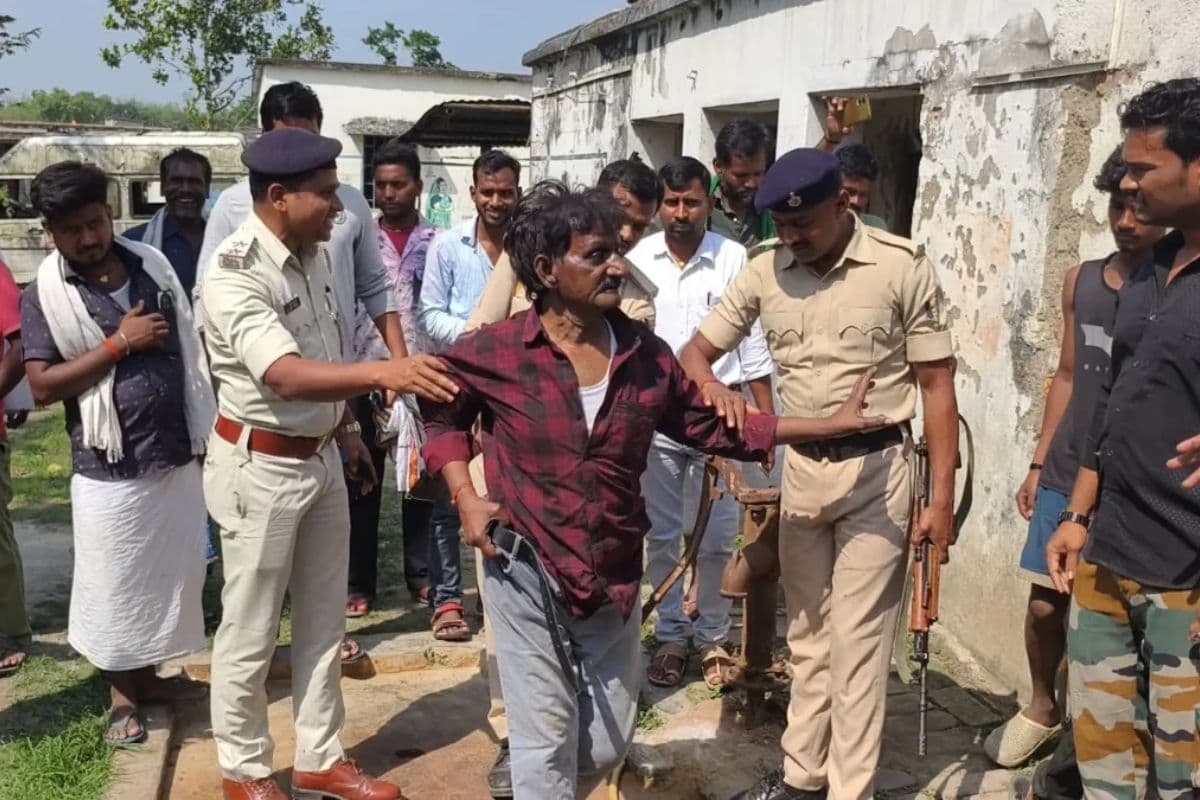 बिहार में नशे में धुत डॉक्टर पर रिश्वत मांगने का आरोप, हंगामे के बाद गिरफ्तारी, सिविल सर्जन ने पद से हटाया