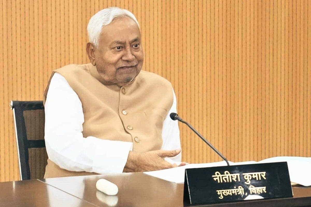 मिडिल ईस्ट में फंसे बिहार के मजदूरों के लिए हेल्पलाइन नंबर जारी, सरकार ने बनाया कंट्रोल रूम, तुरंत मिलेगी मदद