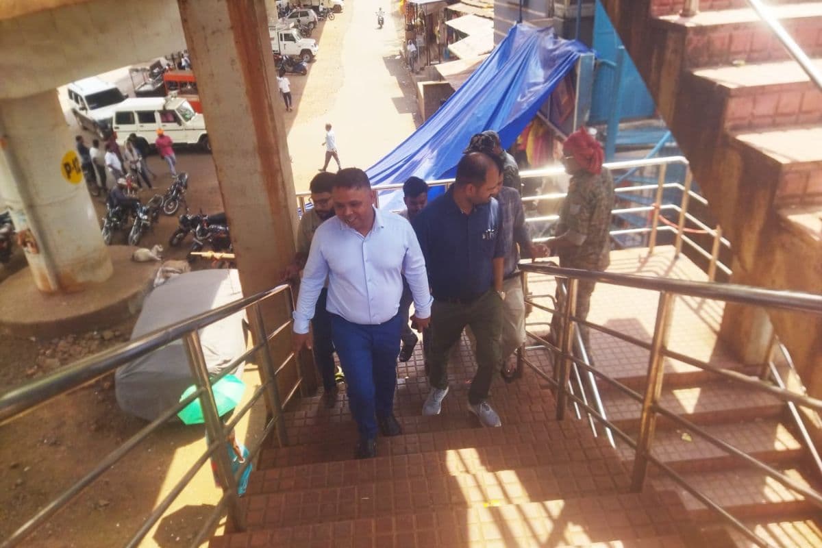 नोवामुंडी में गुटखा-पान मसाला और एक्सपायरी सामान पर कार्रवाई, बाजार में मची खलबली