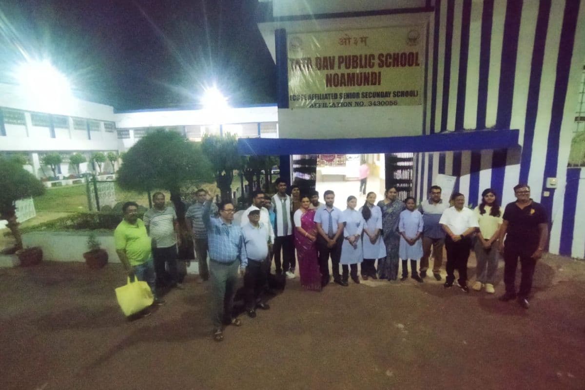 सीबीएसई दसवीं बोर्ड रिजल्ट: टाटा डीएवी पब्लिक स्कूल नोवामुंडी का शत-प्रतिशत रिजल्ट, शताक्षी राज बनी टॉपर