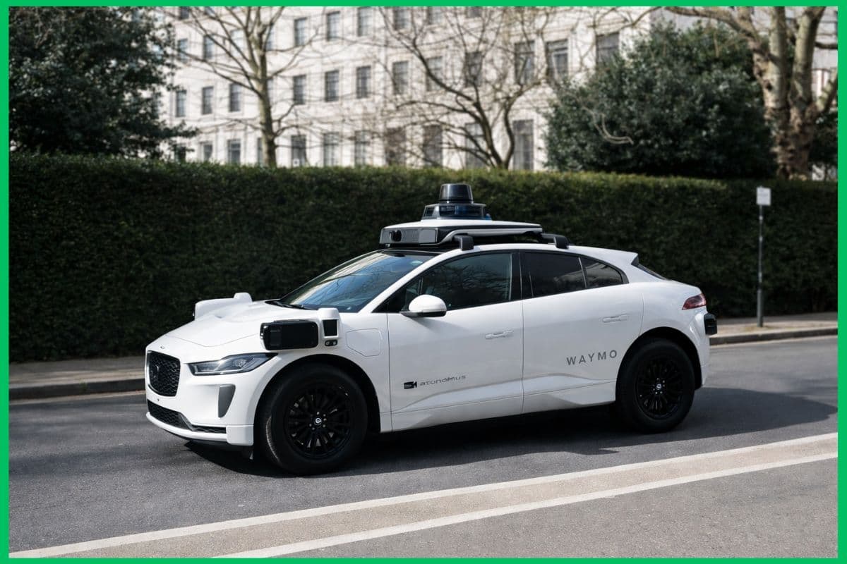 2027 से यूके में मिलेंगी ड्राइवरलेस टैक्सियां, बड़ा सवाल- क्या ये इंसानी ड्राइवरों से ज्यादा सुरक्षित हैं?