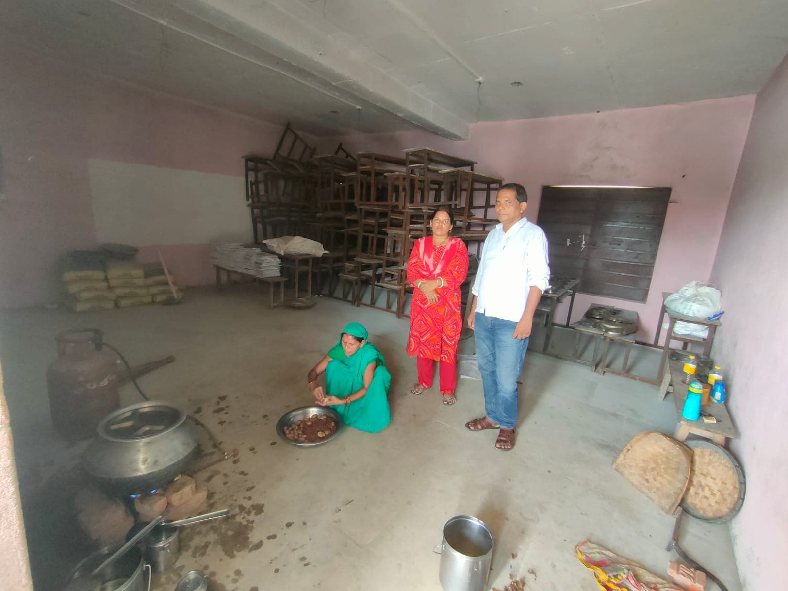 एमडीएम की गुणवत्ता पर प्रधानाध्यापक खुद कर रहे निगरानी, महिषी की घटना के बाद बरती जा रही सतर्कता