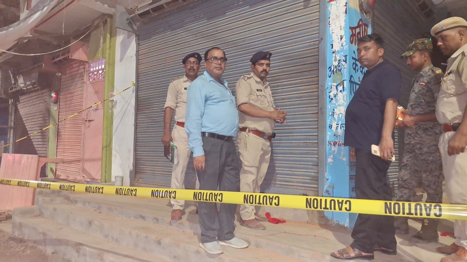 झोलाछाप डॉक्टर पर केस दर्ज, तीन मेडिकल दुकानें की गईं सील