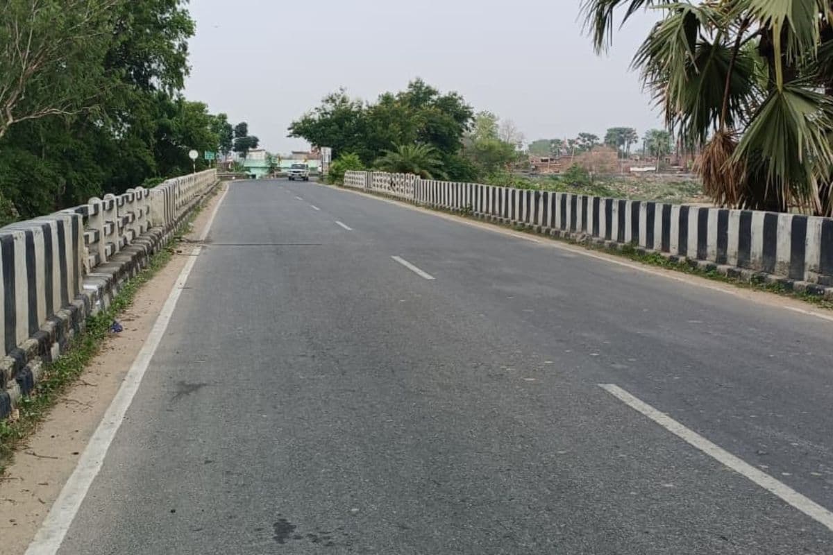 61 साल पुराना जम्हड़िया पुल जर्जर, भारी वाहनों की आवाजाही पर लगी रोक
