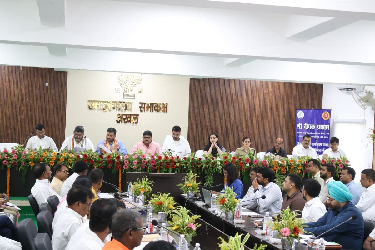 अरवल में 20 सूत्री बैठक में विकास योजनाओं की समीक्षा, प्रभारी मंत्री ने दिए कई निर्देश