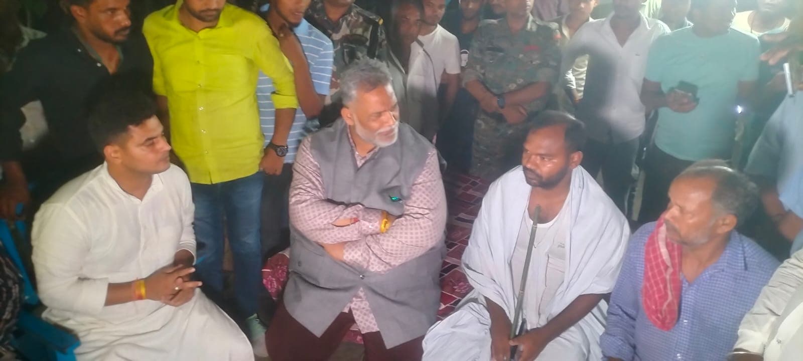 इंदौर पटाखा फैक्ट्री हादसे के पीड़ितों से मिले सांसद पप्पू यादव, 20 हजार की नकद सहायता दी
