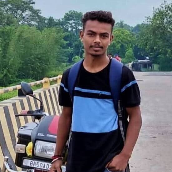 तेज रफ्तार ट्रैक्टर की टक्कर से युवक की मौत, 20 दिन पहले ही बना था कुरियर मैन