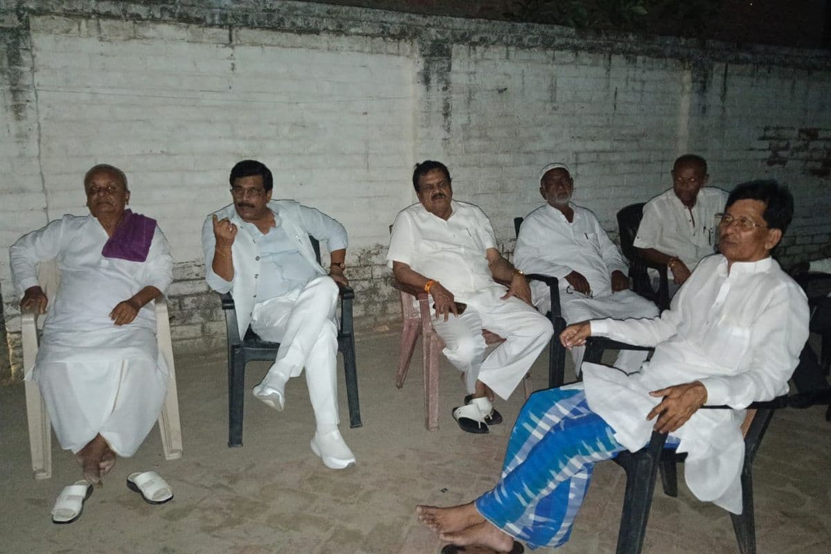 Sheohar News: बकरीद पर मुस्लिम भाइयों के घर पहुंचे पूर्व सांसद आनंद मोहन, महुआवा और कस्तूरिया में दी मुबारकबाद