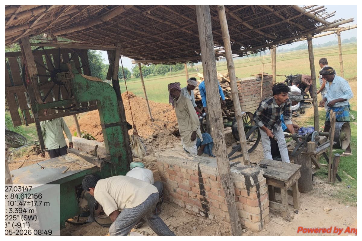 Bettiah News: नरकटिया में अवैध चिरान मशीन जब्त, संचालकों पर दर्ज होगी एफआईआर