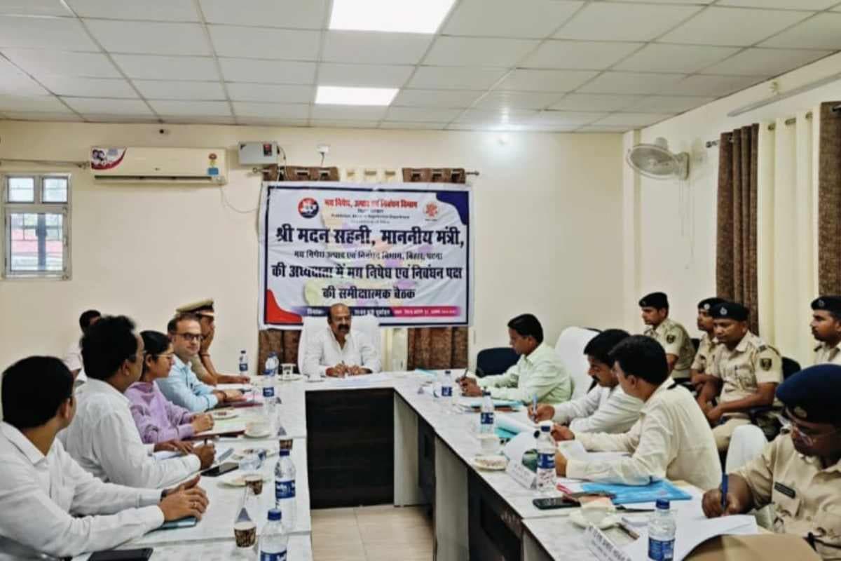दरभंगा: मंत्री मदन सहनी का सख्त निर्देश, विवादित जमीन की रजिस्ट्री पर तुरंत लगाएं रोक