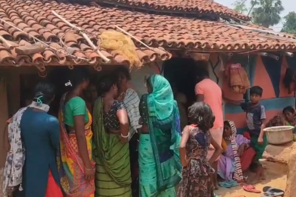 धनबाद में जमीन पर सो रहे दो सगे भाई-बहन को जहरीले सांप ने डंसा, उजड़ गई मां की गोद