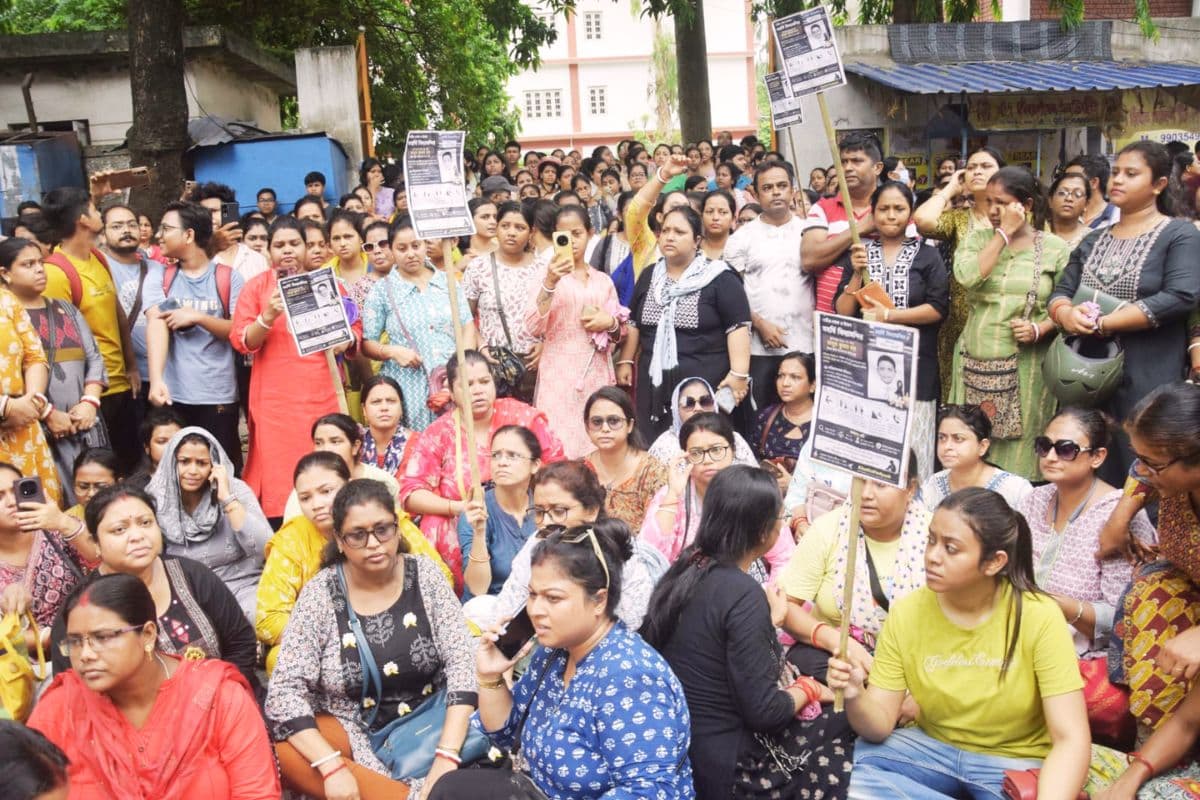 12 दिन कोमा में रहने के बाद 8 साल के आयुष की मौत, बीमार बच्चे को टीचर्स ने नहीं दी मदद, उल्टा खिड़की पर बिठाया