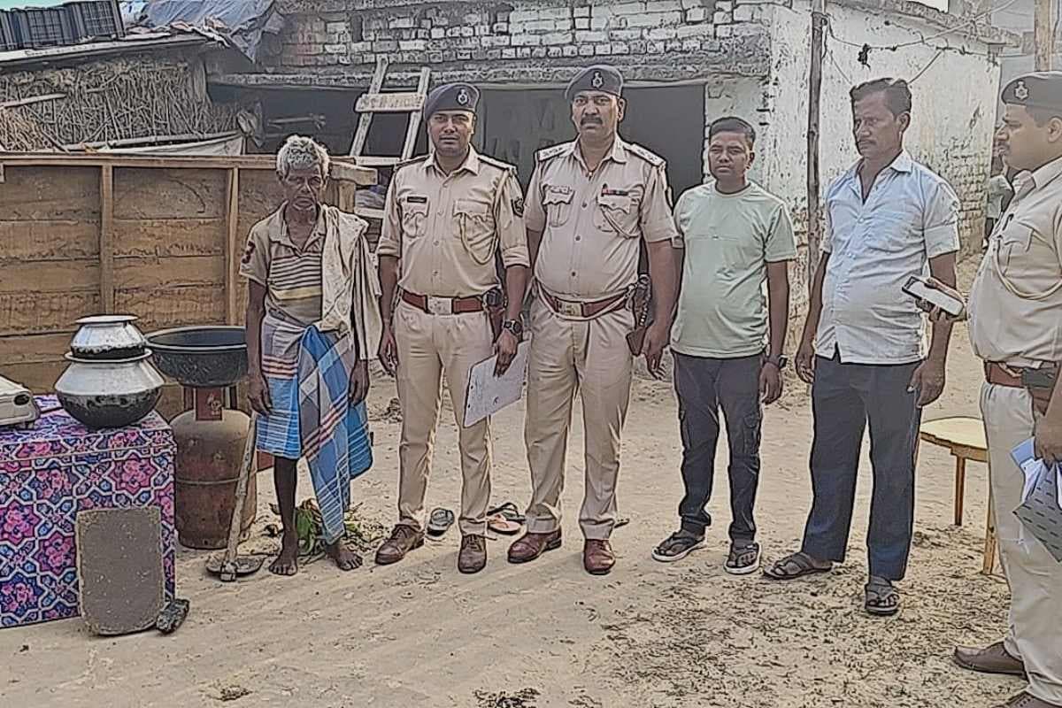 मधुबनी : पॉक्सो व बाल विवाह मामले के फरार आरोपित के घर कुर्की