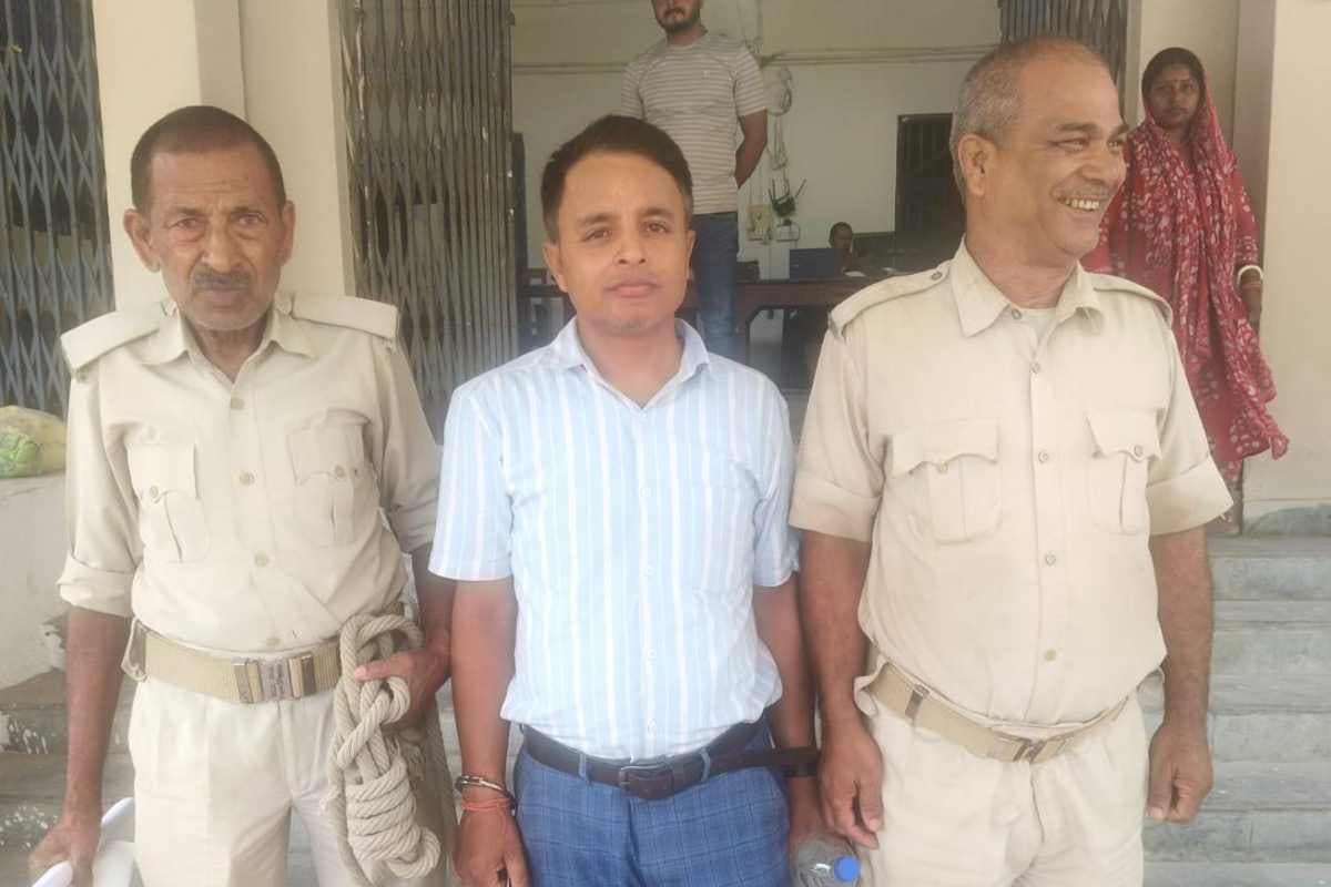 मोतिहारी: कॉपरेटिव बैंक में 18 लाख का गबन,फरार शाखा प्रबंधक गिरफ्तार
