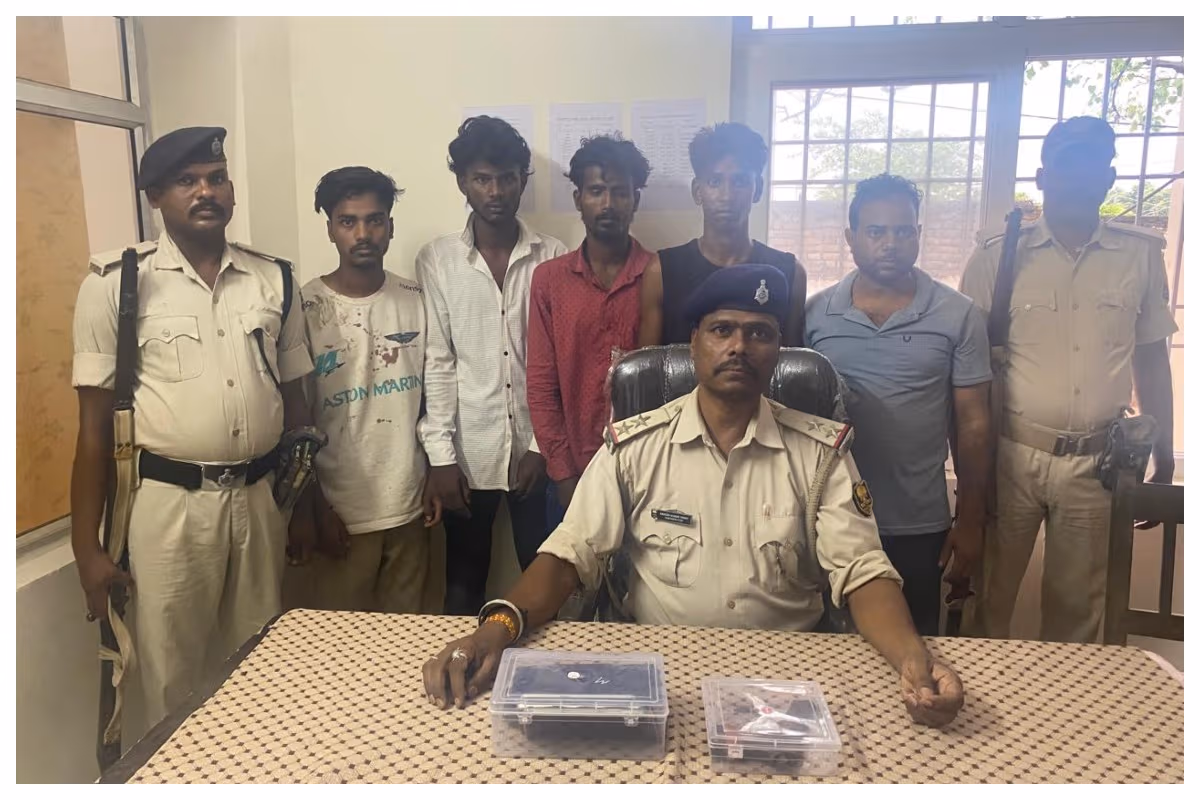 Motihari News: हथियार के बल पर मोबाइल छीनने वाले गैंग का अंत,अपराधी पहुंचे सलाखों के पीछे