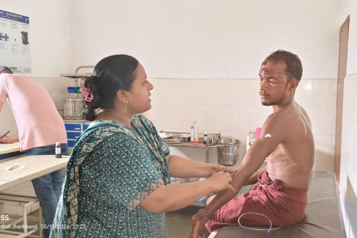 Pakur: जमीन विवाद में खूनी संघर्ष, कुल्हाड़ी के वार से चौकीदार की मौत, बेटा गंभीर