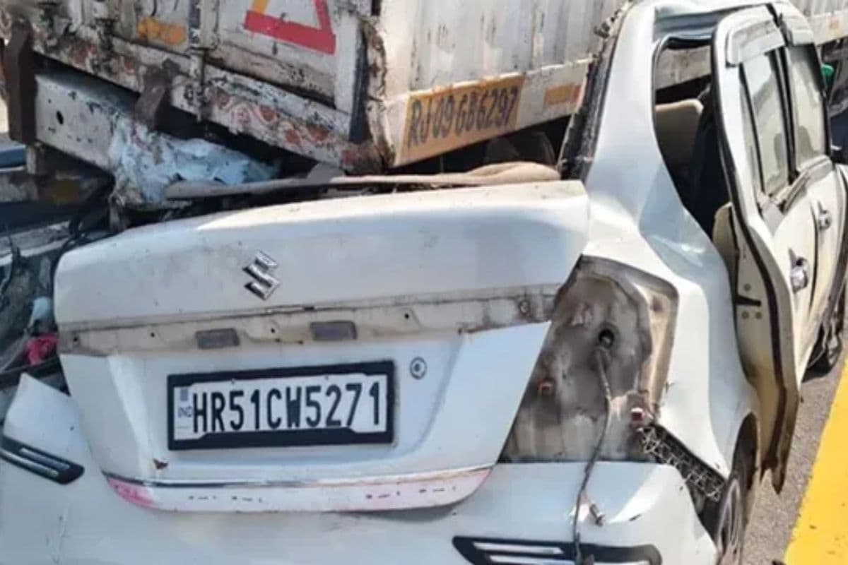 कार काटकर निकालने पड़े शव, पूर्वांचल एक्सप्रेस-वे पर भीषण एक्सीडेंट, बिहार के एक ही परिवार के 5 लोगों की मौत