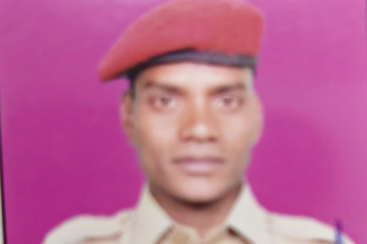 ड्यूटी के दौरान चली गोली, गले को चीरते हुए माथे से हुई पार, सिमडेगा में आरक्षी की मौत पर SP ने गठित की जांच टीम