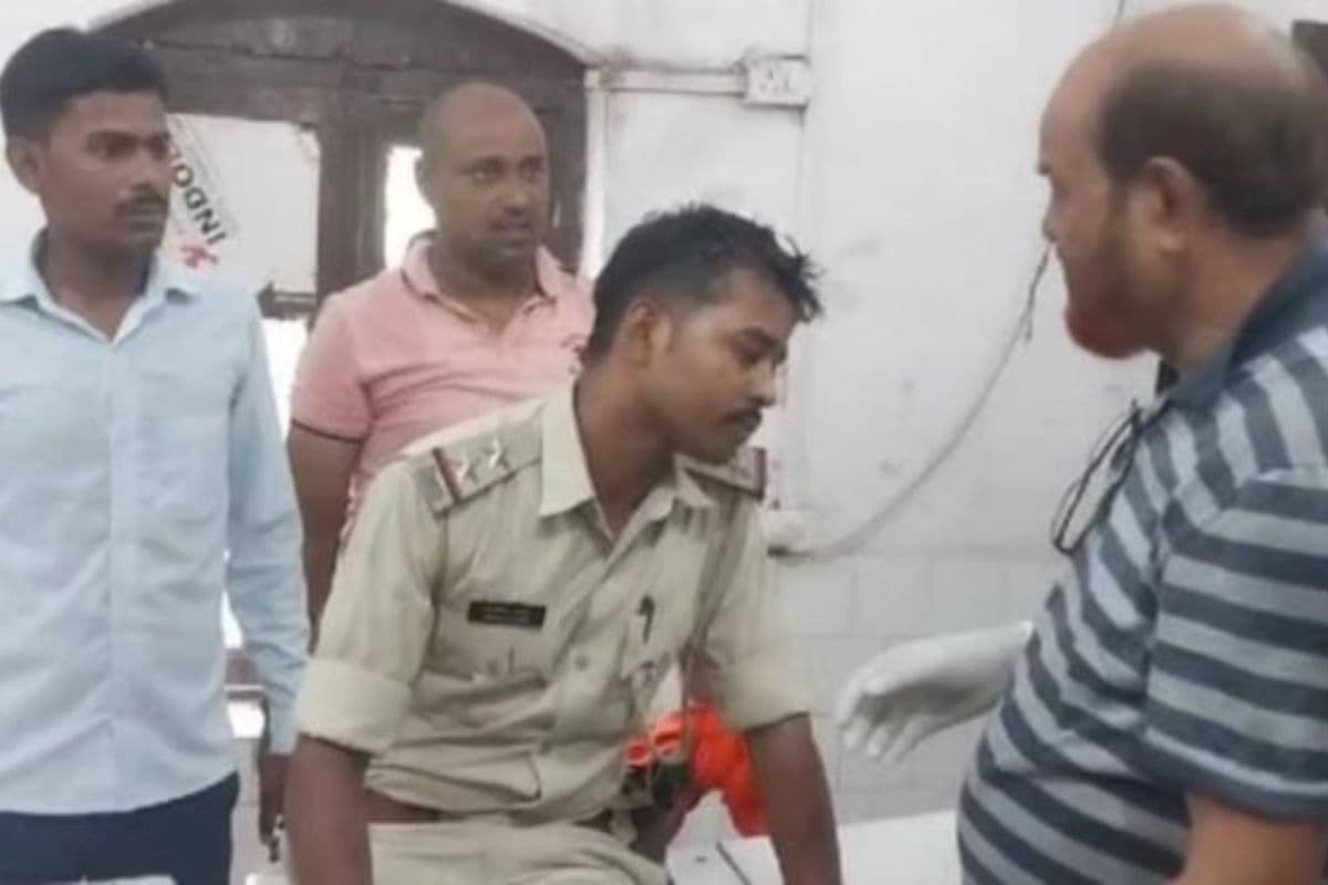 बिहार के सीवान में पुलिस टीम पर हमला, बेटे-बहू को हिरासत में लेने पर भड़के ग्रामीण, जानें मामला